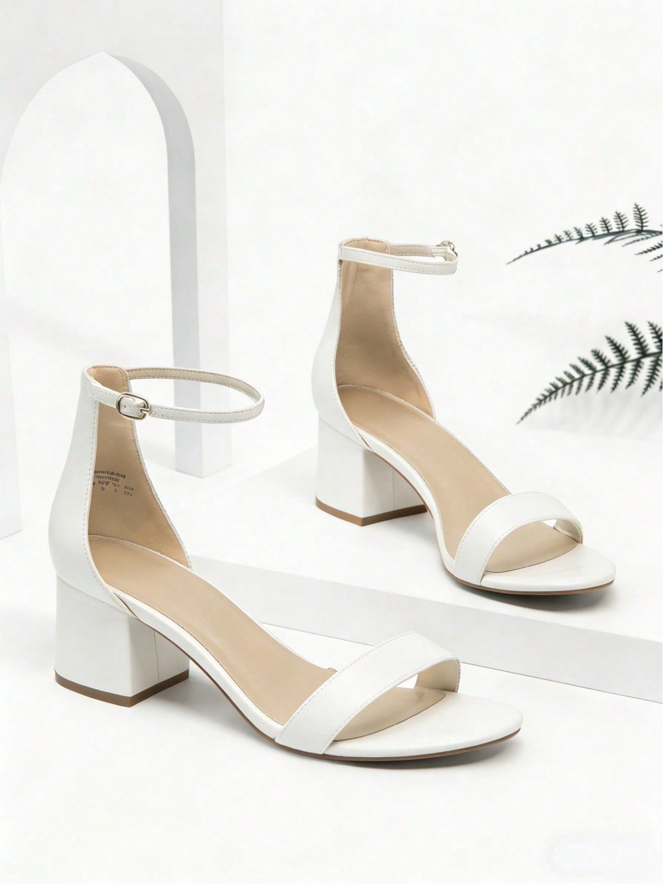 Low Block Heel Pump - Damskie sandały na niskim obcasie, z