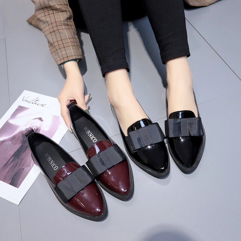 Women Shoes With Heels - Czarne/Czerwone lakierowane baleriny ze szpiczastym noskiem,