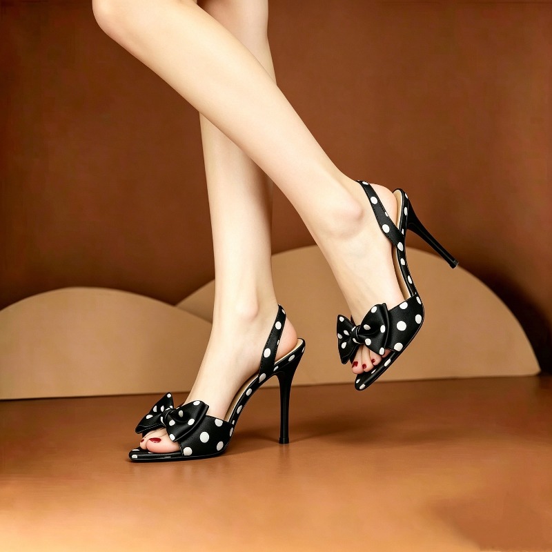 Strappy Heeled Sandals - Francuskie sandały na szpilce z kokardą