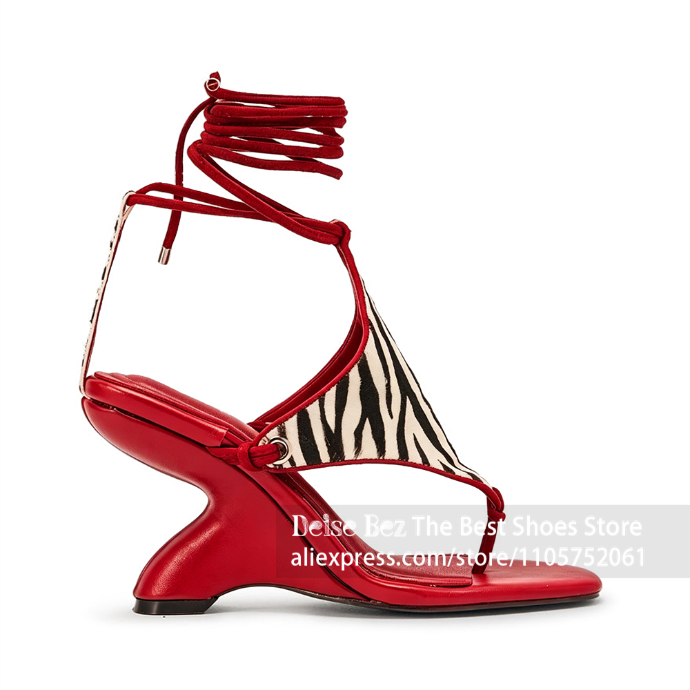 Strappy Heeled Sandals - Sandały na koturnie ze sznurowaniem, z