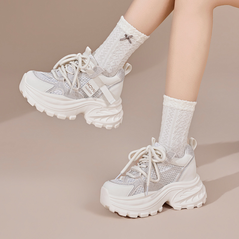 Damskie sneakersy na platformi – Wedge Heeled Sneaker recenzja i cena