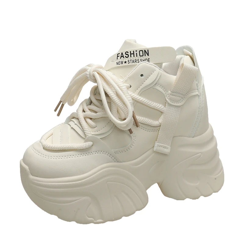 Wysokie platformy, masywne but – Wedge Heeled Sneaker recenzja i cena