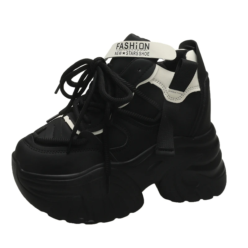 Wysokie platformy, masywne but – Wedge Heeled Sneaker recenzja i cena