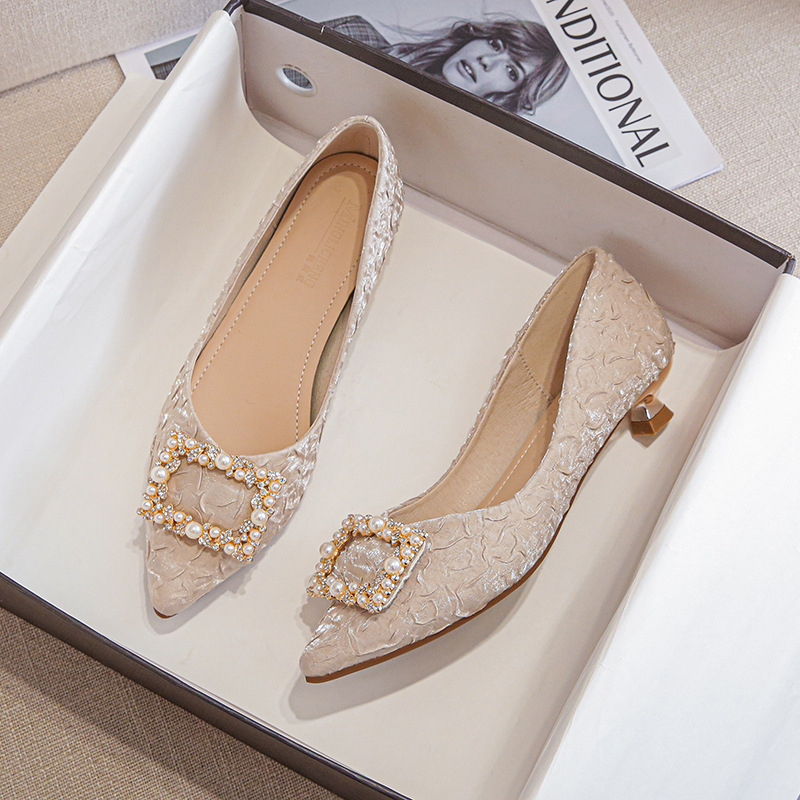 Szpilki z satyny o fakturze ko – Women Shoes With Heels recenzja i cena
